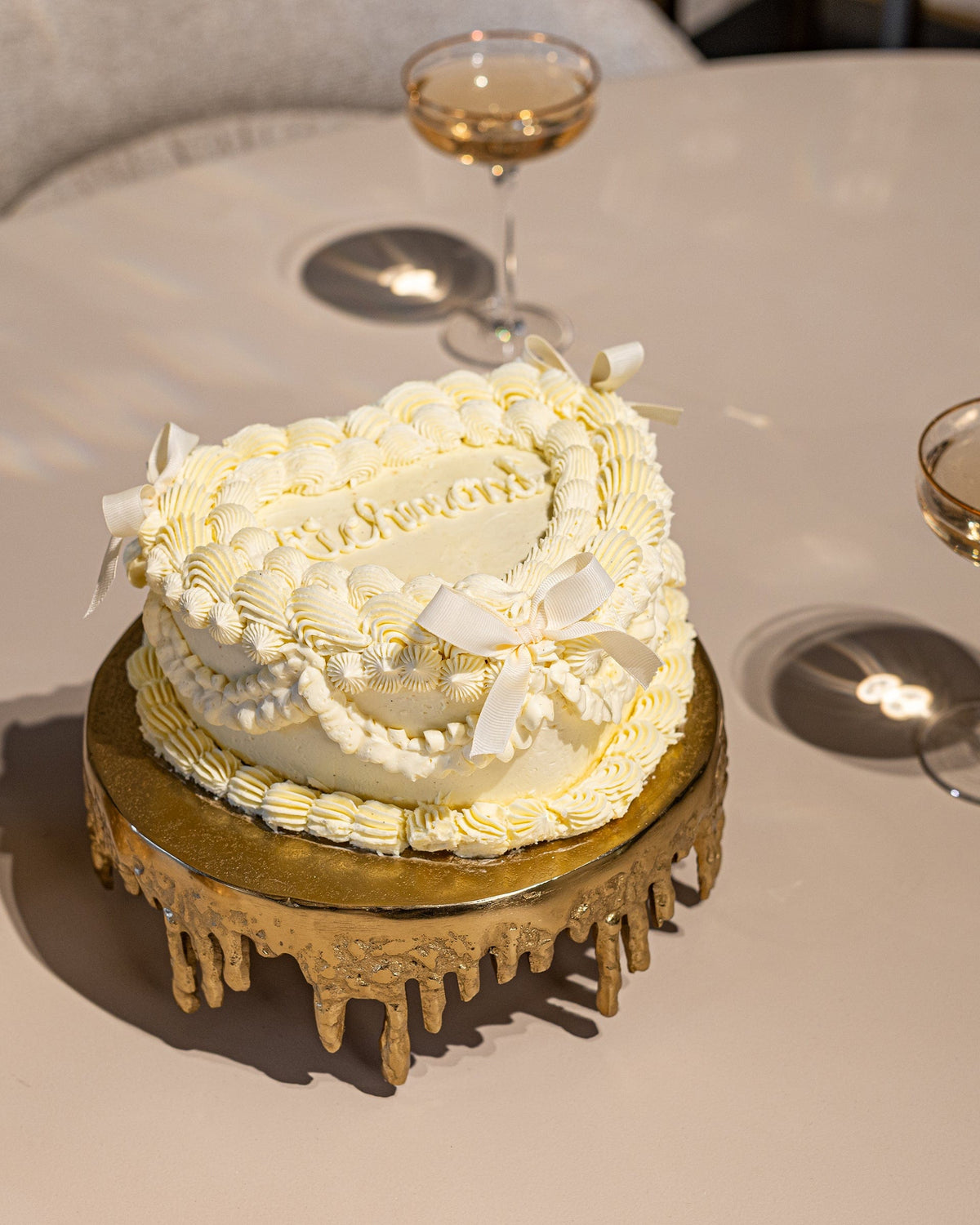 Richmond Interiors Accessories Cakeplate Carmona (Gold) House of Isabella UK