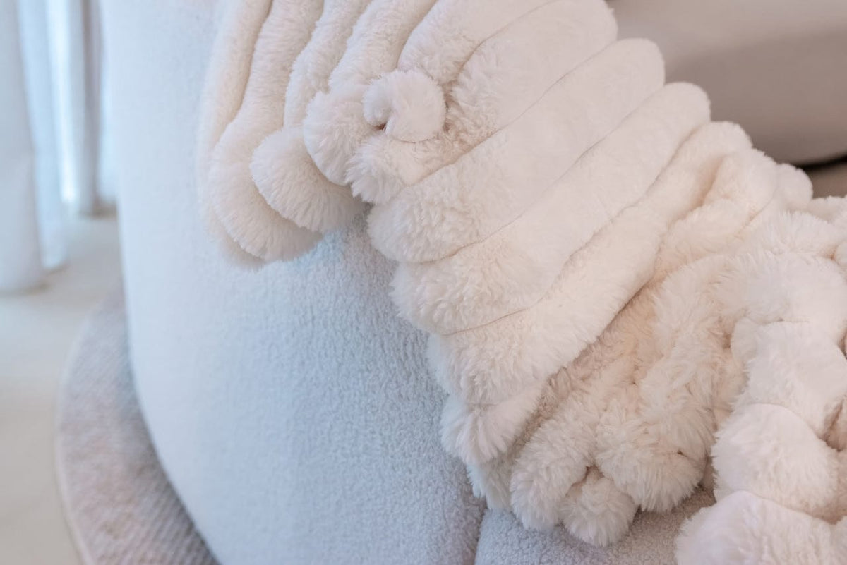 Richmond Interiors Accessories Plaid Amin white House of Isabella UK