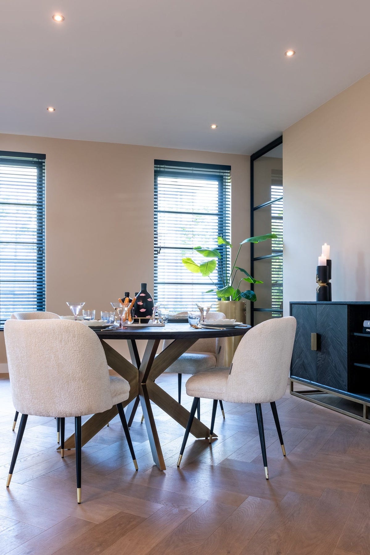 Richmond Interiors Dining Dining table Blackbone brass 140Ø House of Isabella UK