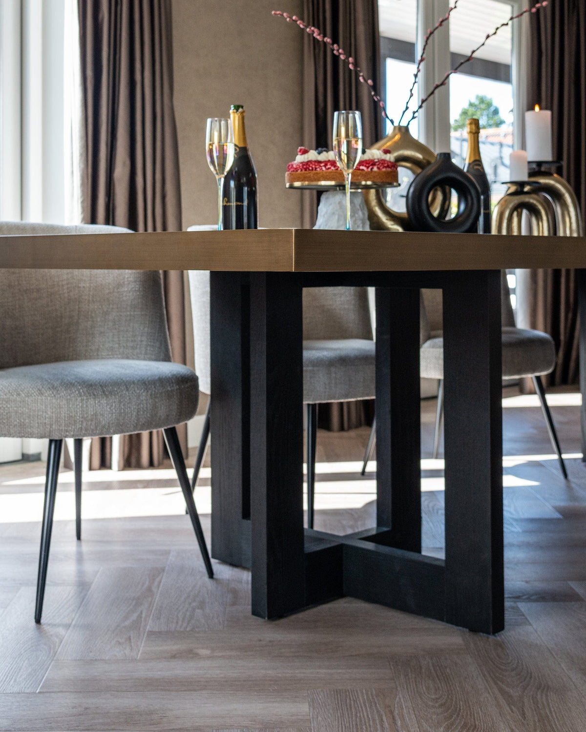 Richmond Interiors Dining Dining table Cambon 320 House of Isabella UK