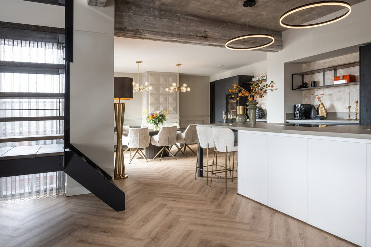 Richmond Interiors Living Vase Clover brushed gold House of Isabella UK