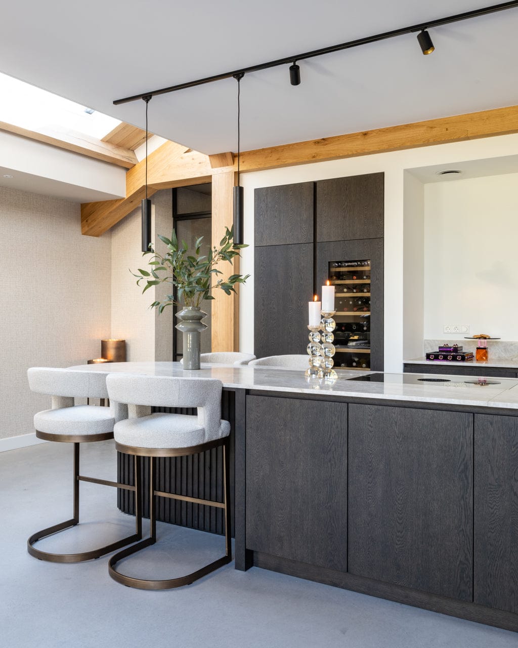 Richmond Interiors Living Vase Flora olive House of Isabella UK