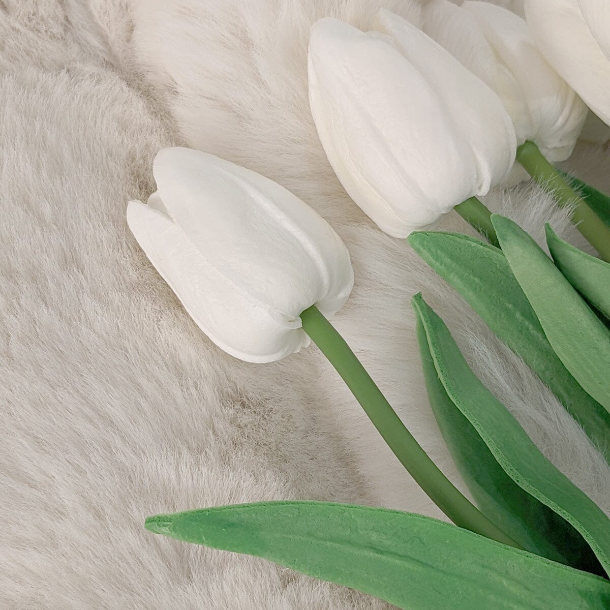 Rowen Homes Accessories Faux White Tulips Bunch of 8 Flowers House of Isabella UK