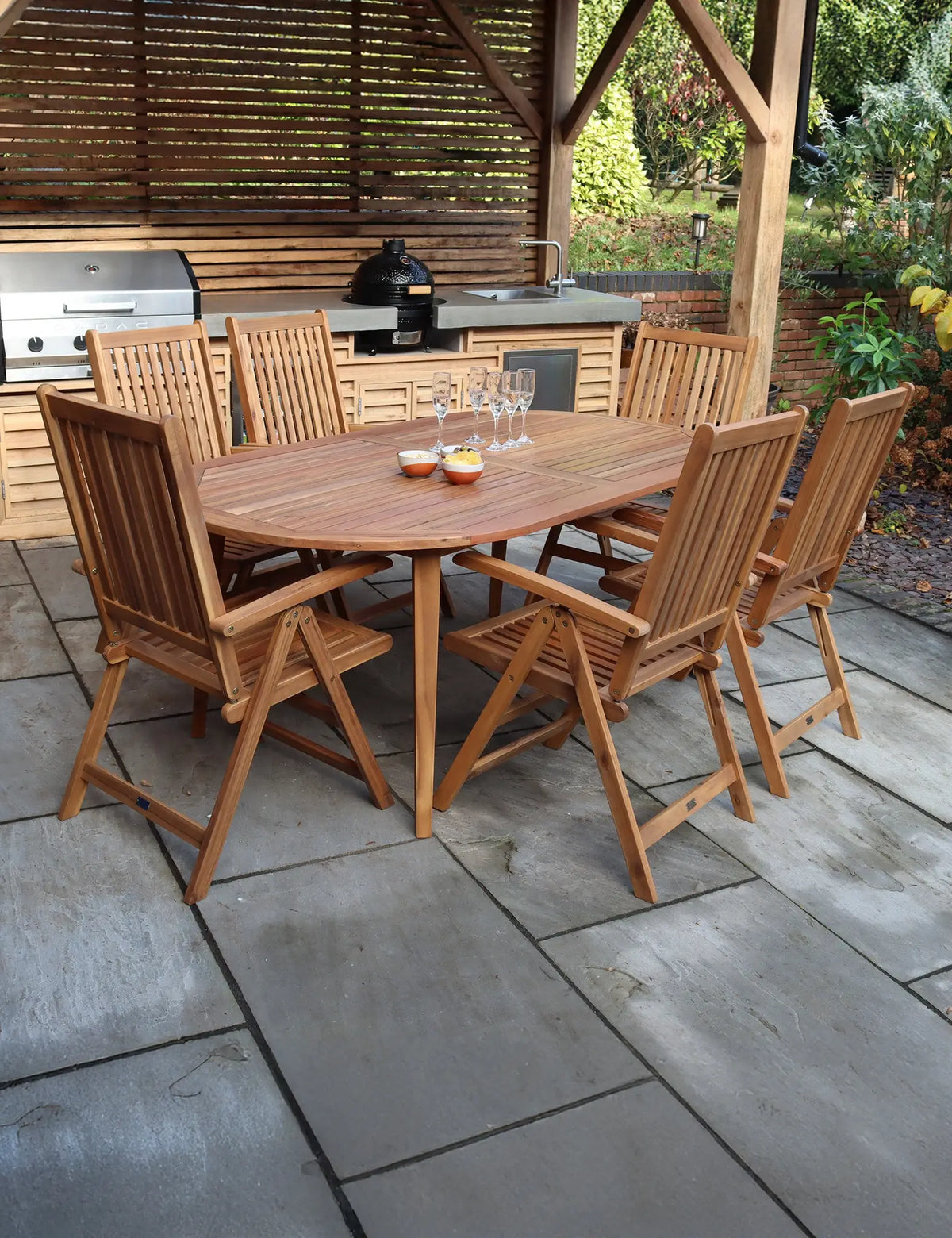 Royalcraft Outdoor Furniture Ellipse 6 Seater Dining Set with Manhattan Recliner Armchairs House of Isabella UK