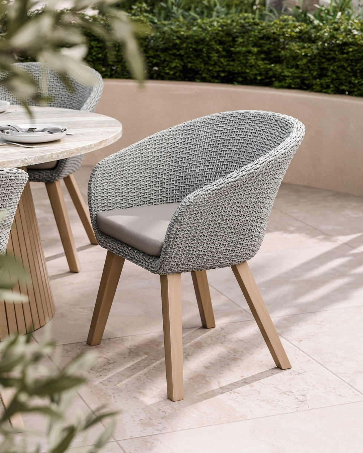 Royalcraft Outdoor Furniture Jupiter 6 Seater Ellipse D Conical Dining Set with Sol Dining Chairs House of Isabella UK