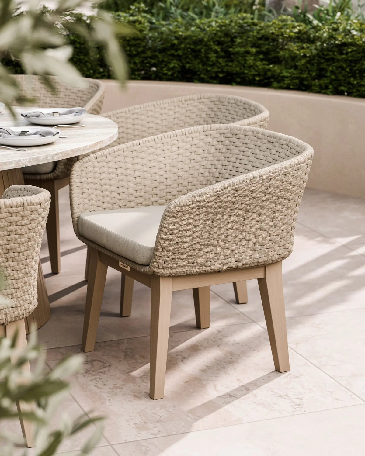 Royalcraft Outdoor Furniture Jupiter 8 Seater Ellipse D Conical Dining Set with Eden Dawn Dining Chairs House of Isabella UK