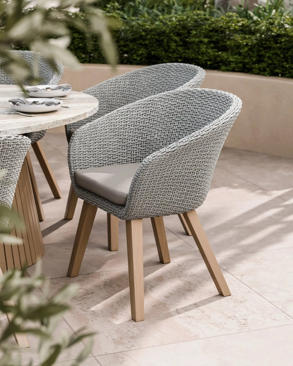 Royalcraft Outdoor Furniture Jupiter 8 Seater Ellipse D Conical Dining Set with Sol Dining Chairs House of Isabella UK