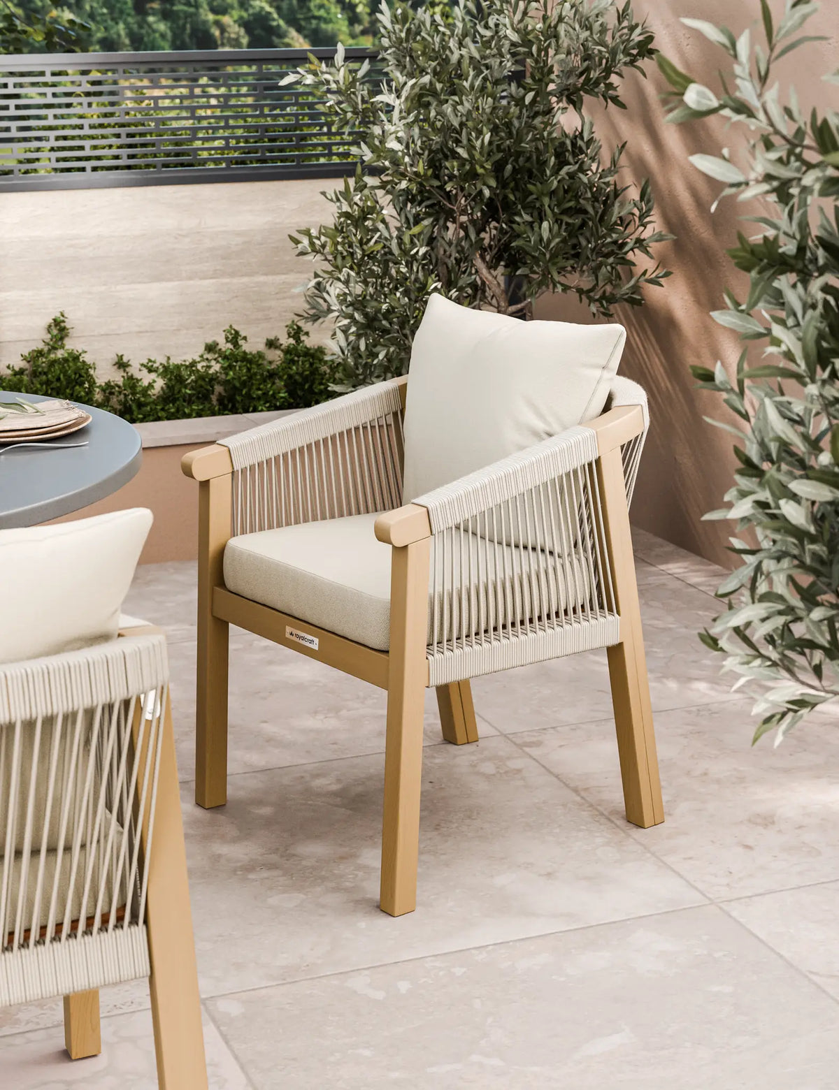 Royalcraft Outdoor Furniture Luna 4 Seater Round Concrete Table Dining Set with Roma Rope Dining Chairs House of Isabella UK