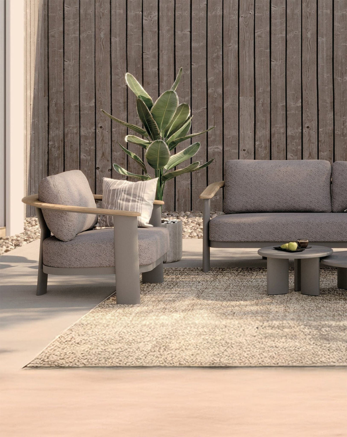 Royalcraft Outdoor Furniture NAIA 5 Seater Lounging Set with Coffee Table House of Isabella UK