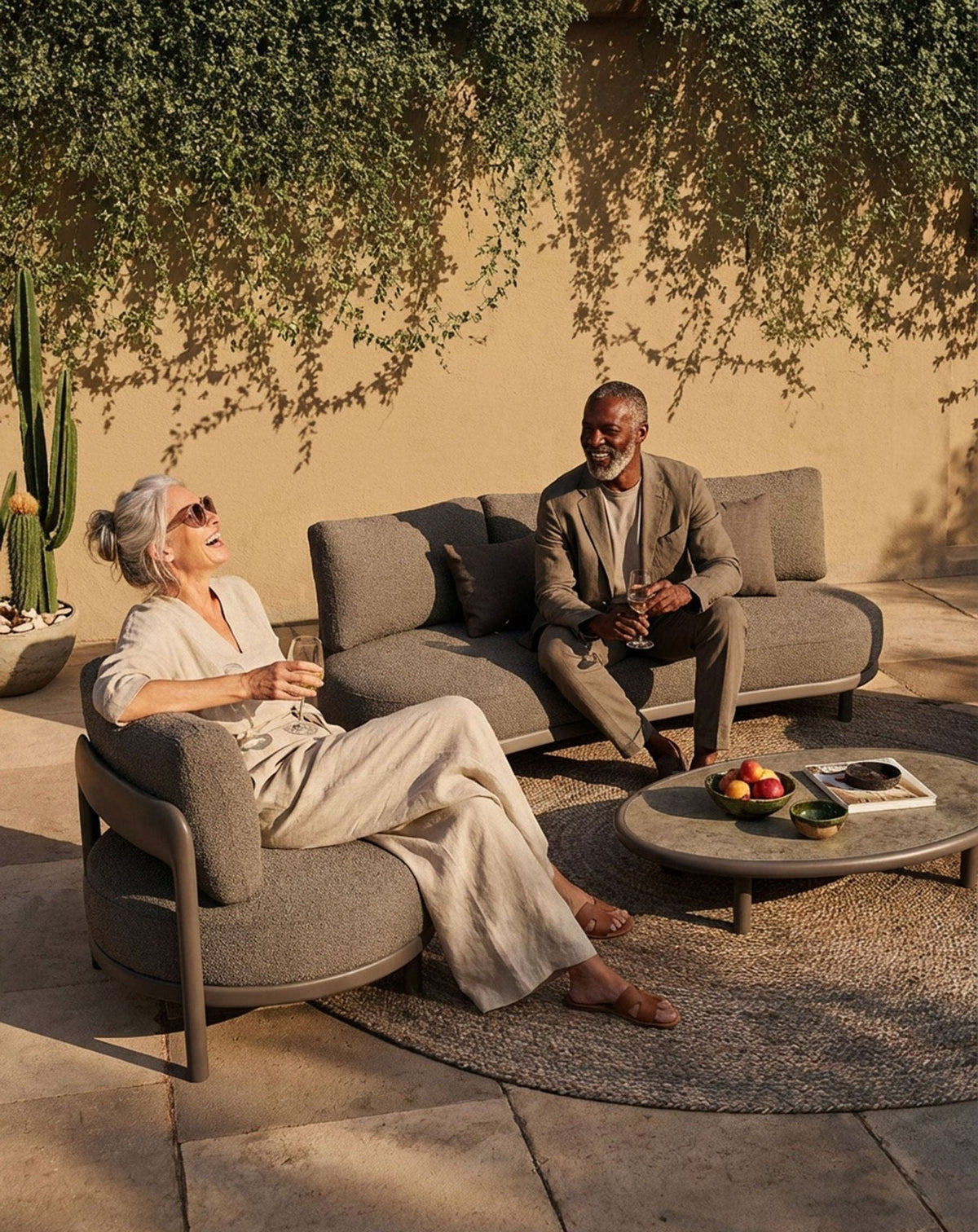 Royalcraft Outdoor Furniture OSLO 5 Seater Lounging Set with Coffee Table House of Isabella UK