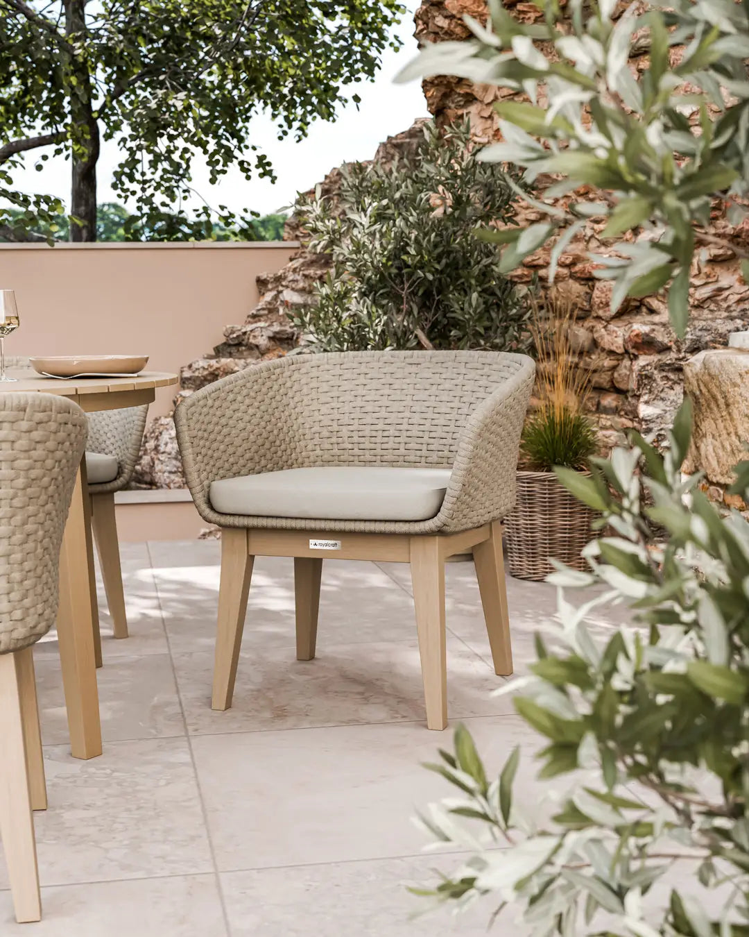 Royalcraft Outdoor Furniture Roma 4 Seater Round Sunray with Terrazzo Insert Dining Set with Eden Dawn Chairs House of Isabella UK