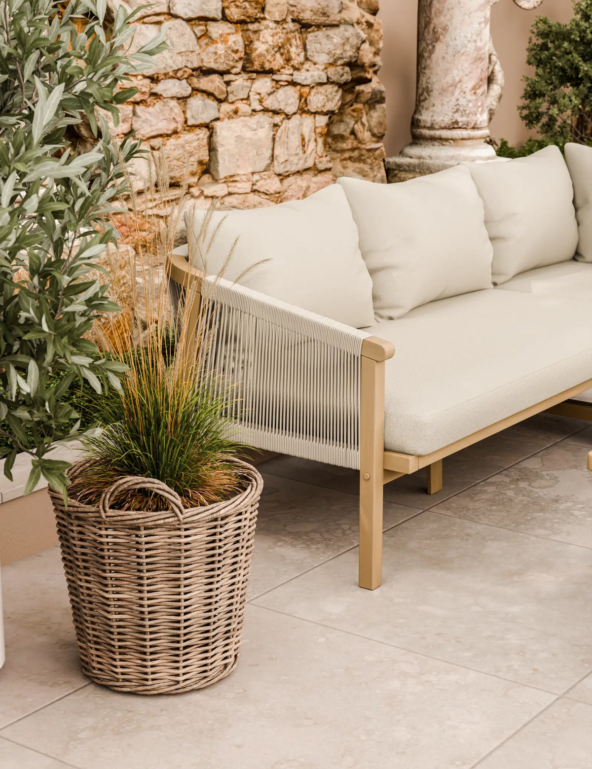 Royalcraft Outdoor Furniture Roma 5 Seater Corner Lounge Set with 90cm Square Coffee Table House of Isabella UK