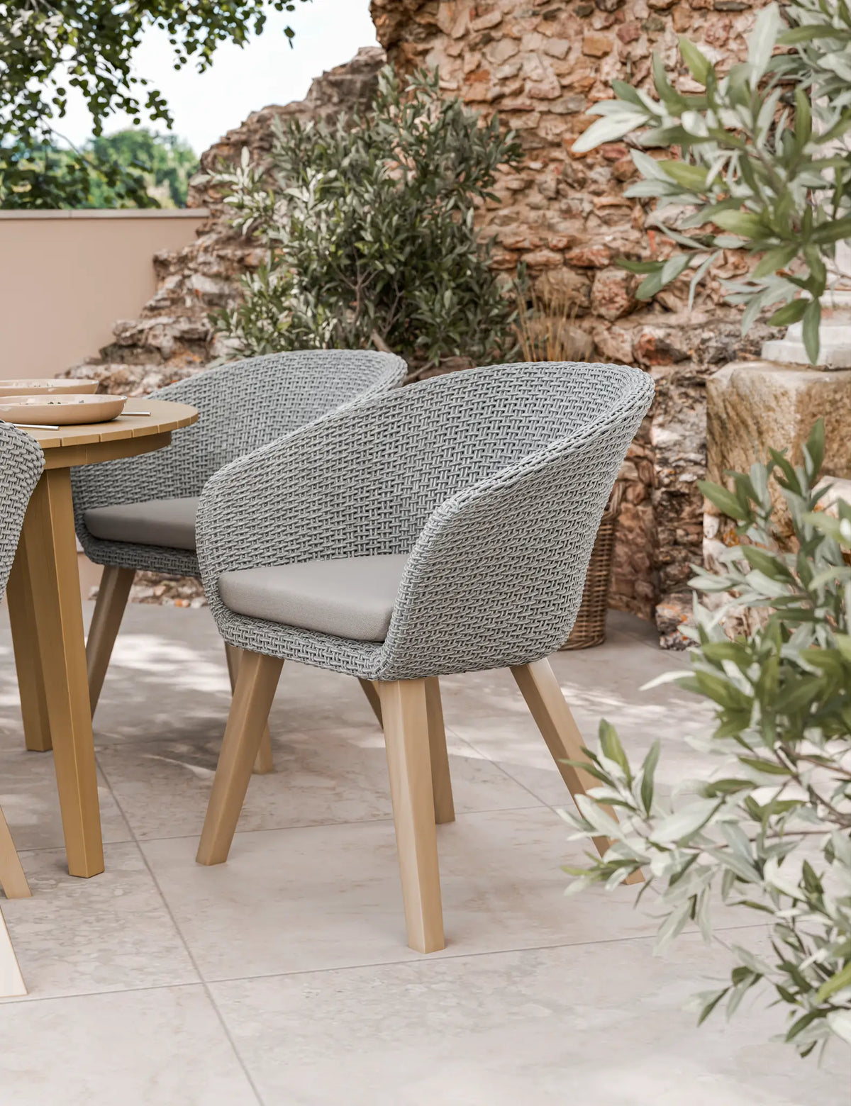 Royalcraft Outdoor Furniture Roma 6 Seater 150cm Round Sunray with Terrazzo Insert Dining Set with 6 Sol Dining Chairs House of Isabella UK