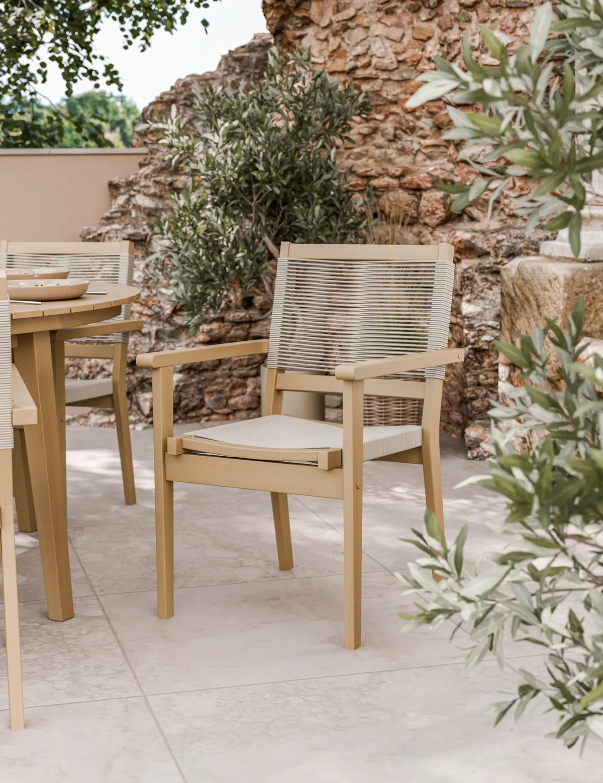 Royalcraft Outdoor Furniture Roma 6 Seater Round Sunray with Terrazzo Insert Dining Set with Roma Rope Stacking Chairs House of Isabella UK