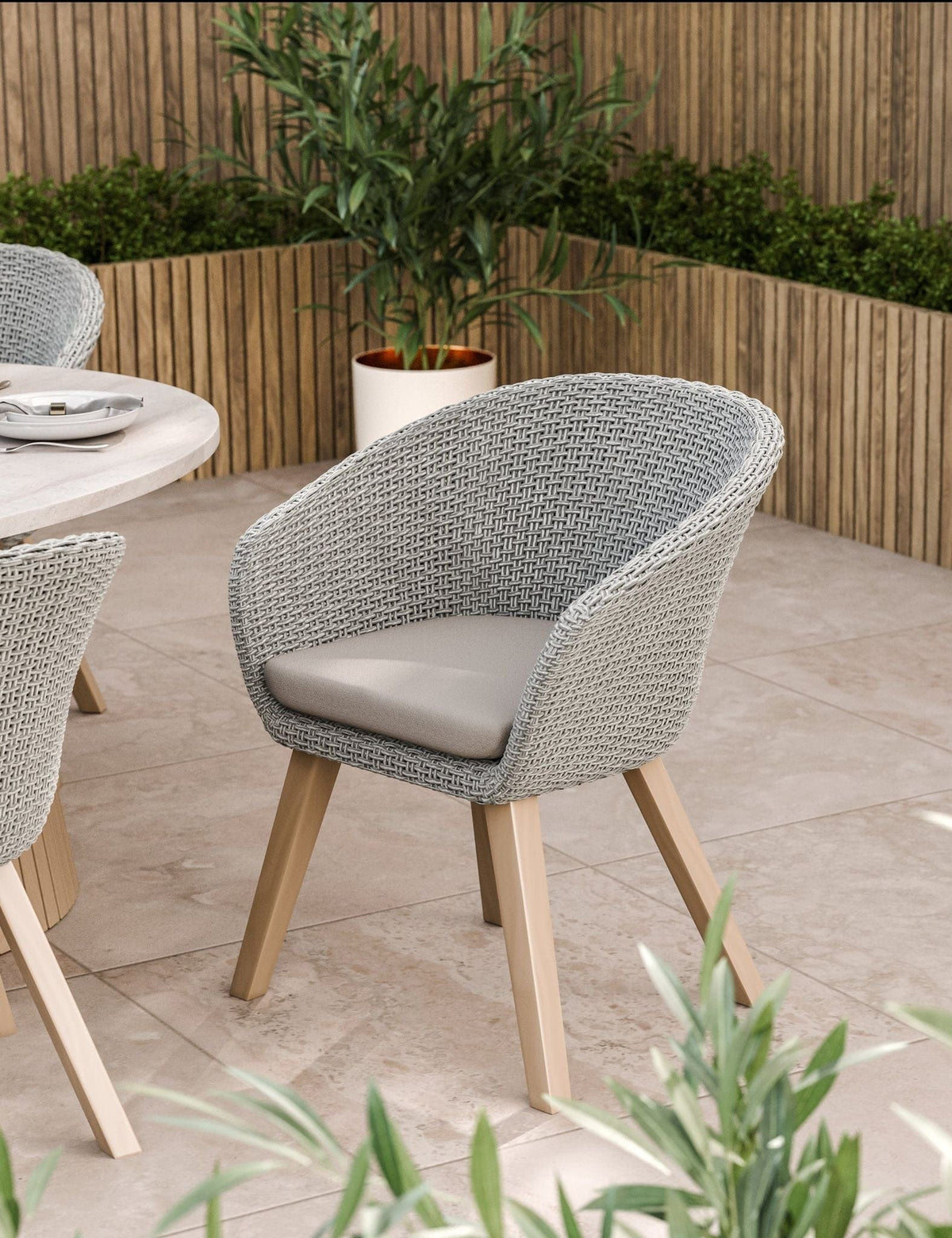 Royalcraft Outdoor Furniture Saturn 6 Seater Ellipse D Conical Dining Set with Sol Dining Chairs House of Isabella UK