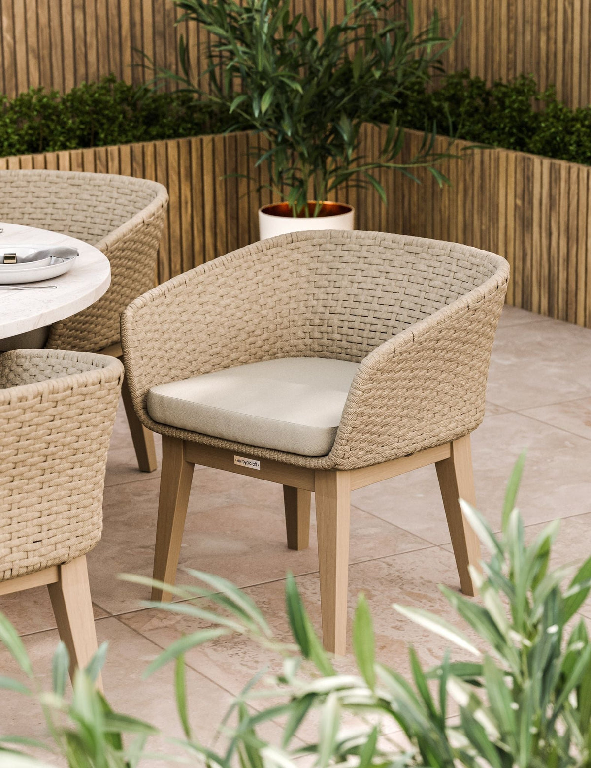 Royalcraft Outdoor Furniture Saturn 8 Seater Ellipse D Conical Dining Set with Eden Dawn Dining Chairs House of Isabella UK