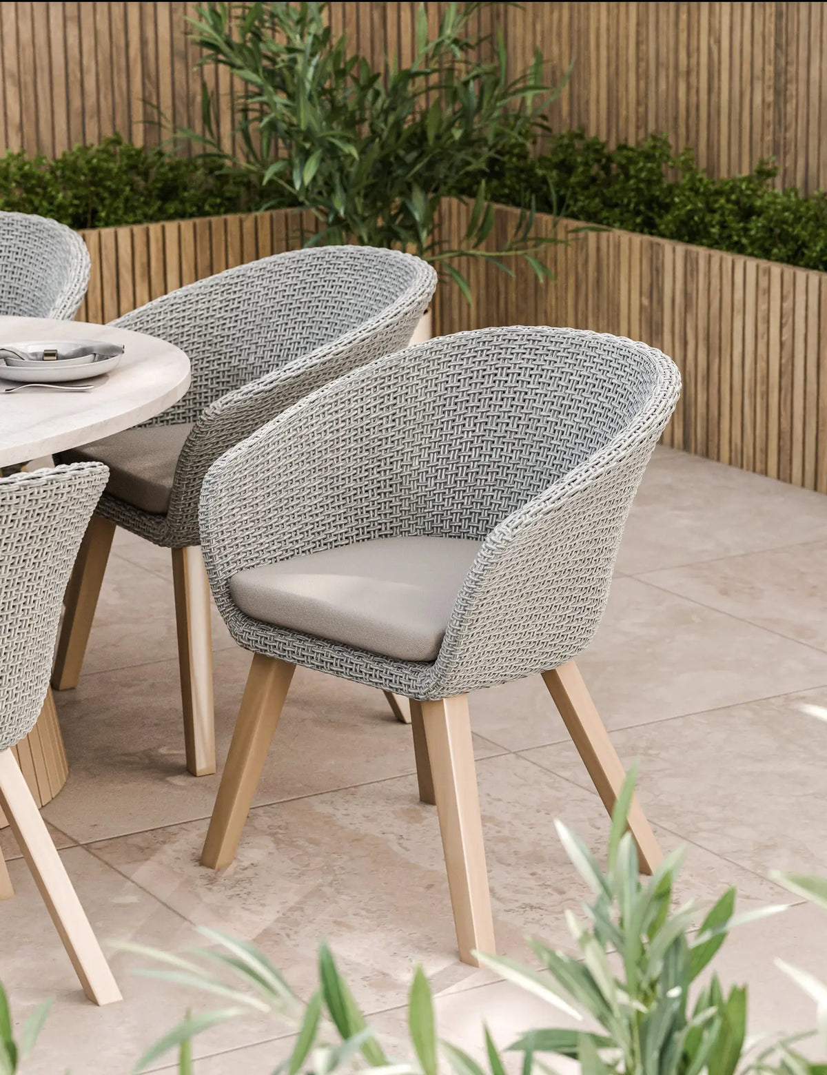 Royalcraft Outdoor Furniture Saturn 8 Seater Ellipse D Conical Dining Set with Sol Dining Chairs House of Isabella UK