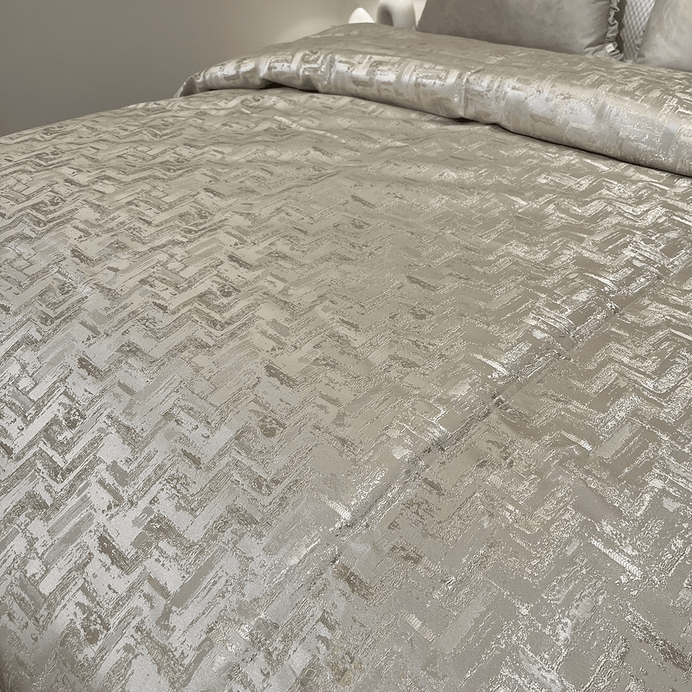 Sorrel Cream & Gold Metallic Abstract Patterned Bedspread