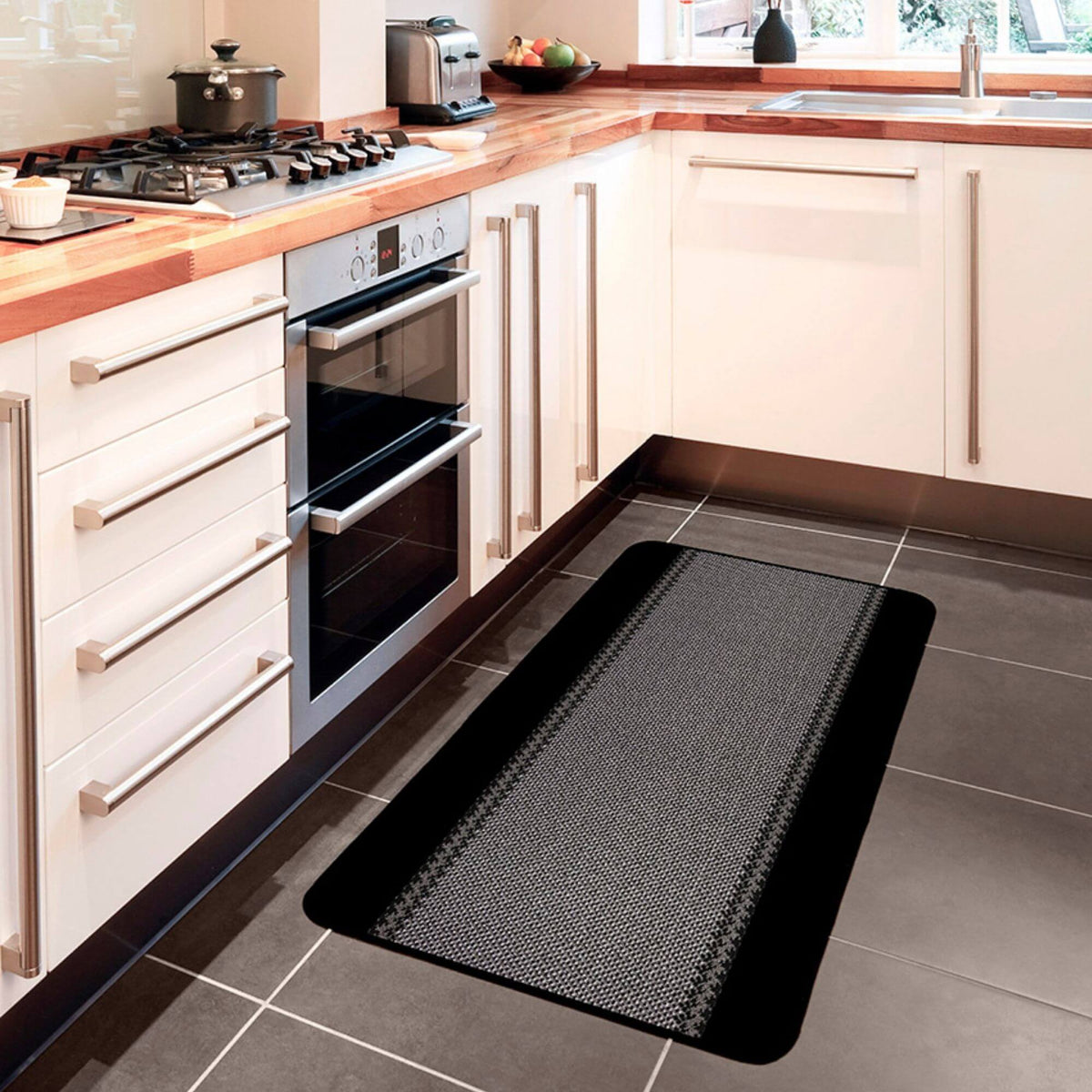 The Rugs Rugs Washable Bordered Black Rug  | 116Bl House of Isabella UK
