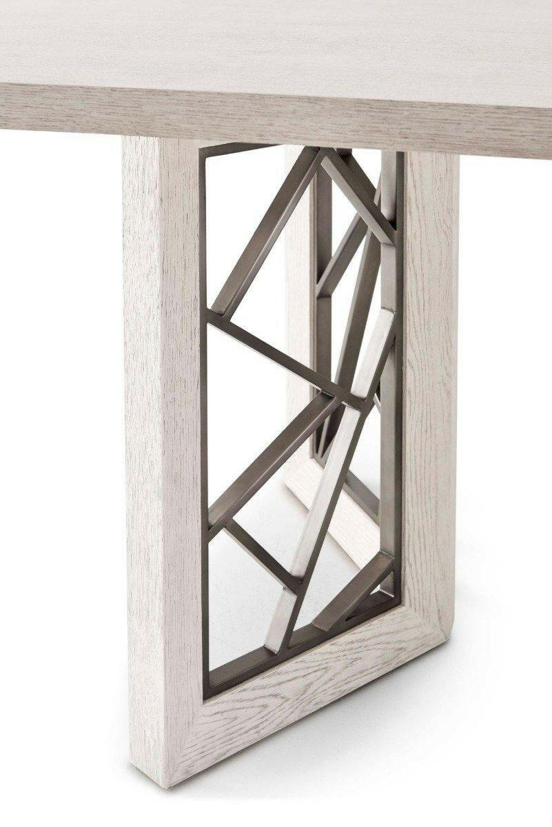 Dining Table Renata in Gowan Finish.