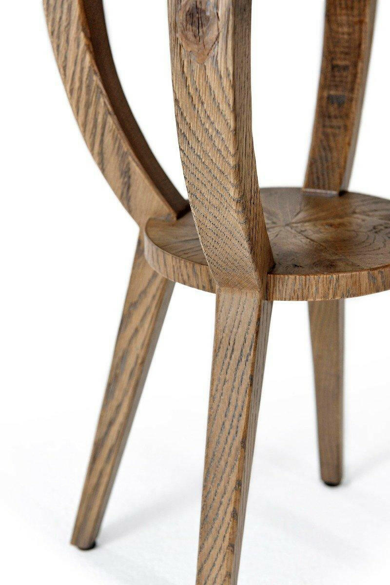 Round Accent Table Southfield in Echo Oak.