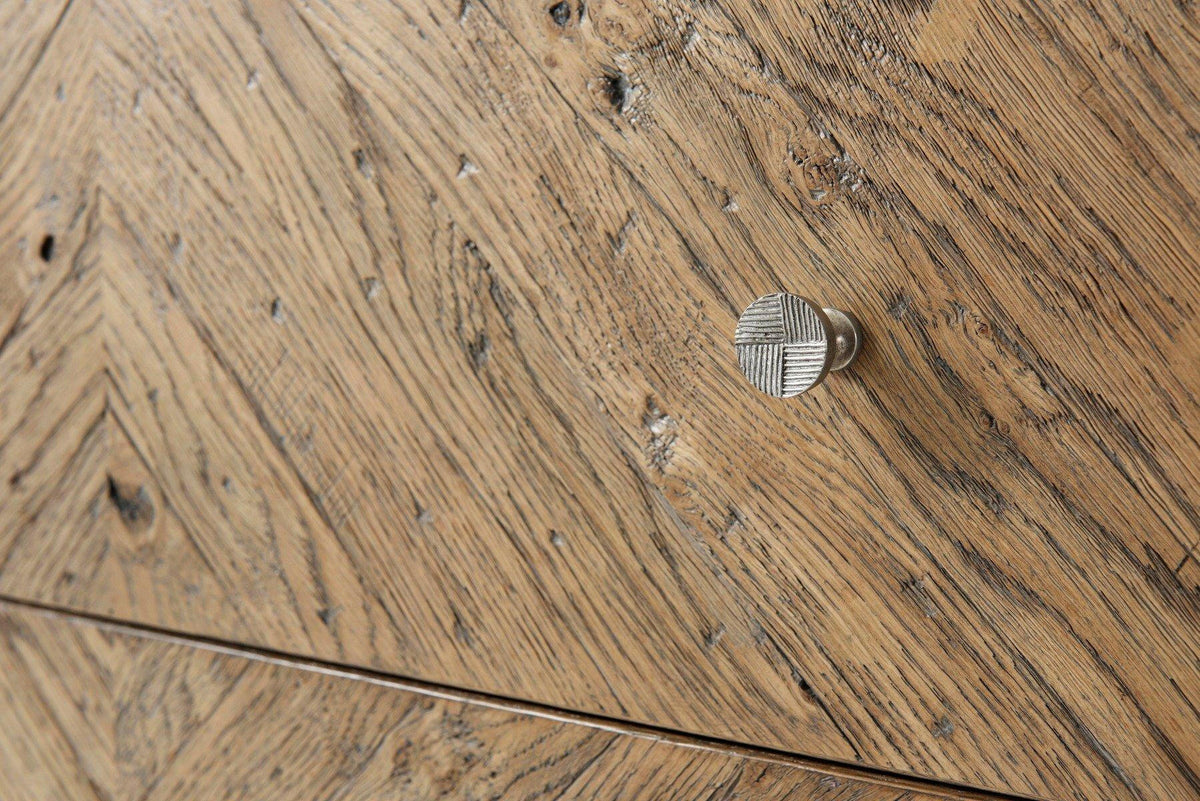 Bedside Table Thaxton in Echo Oak.