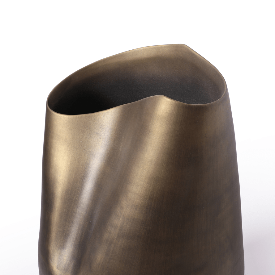 Tromba II Ceramic Pot.