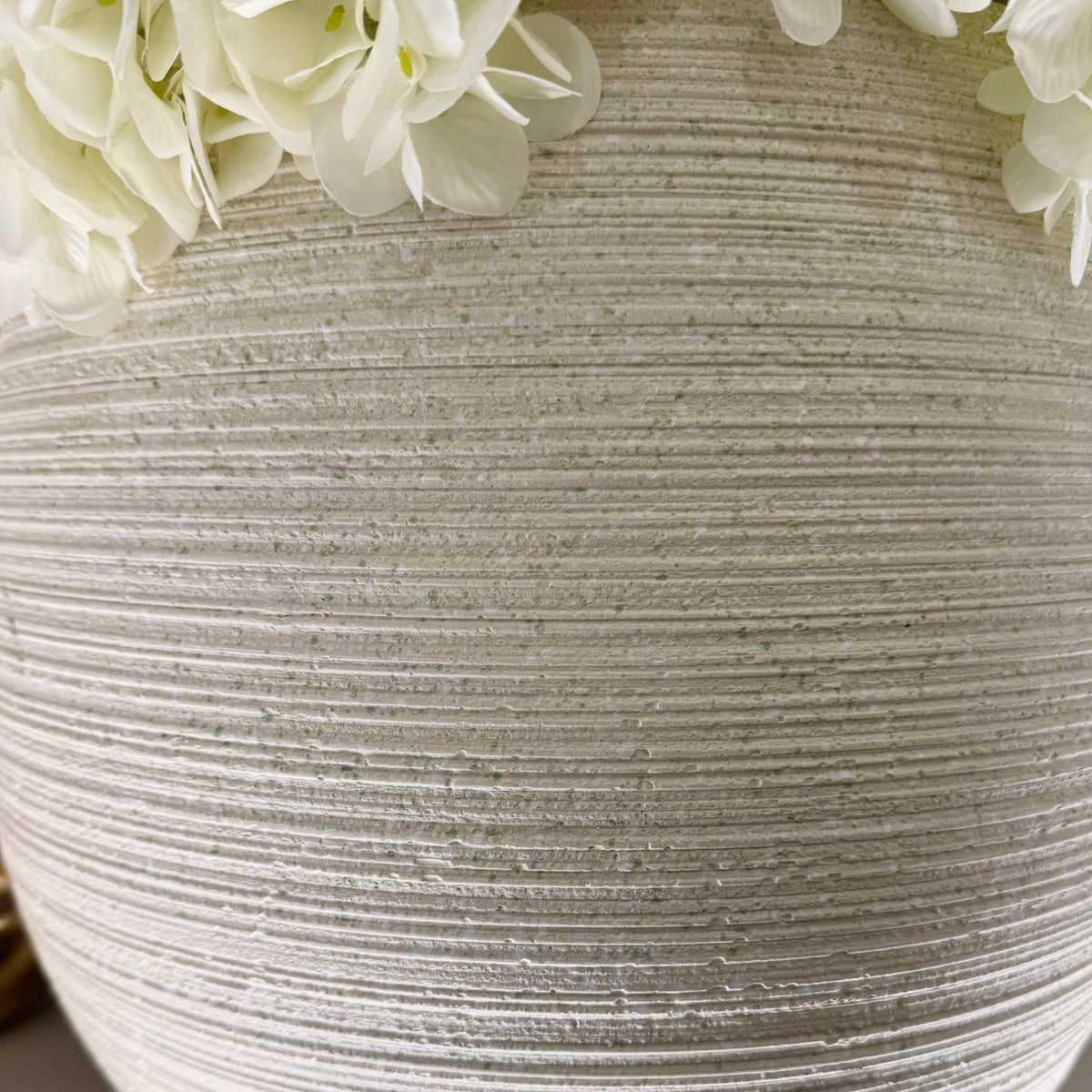 Tranquillity Medium Neutral Round Textured Planter