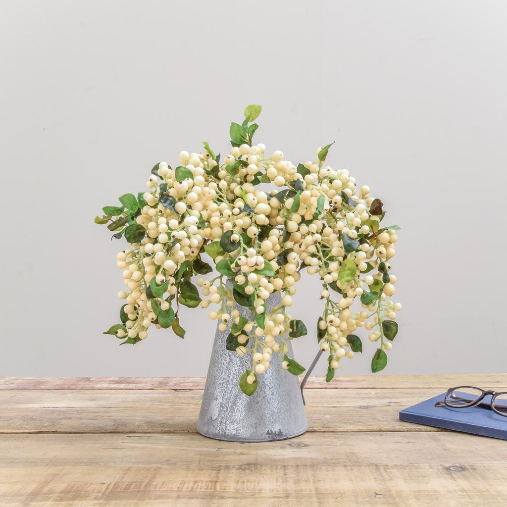 FS Hanging Berry Spray Wh GB 55cm.