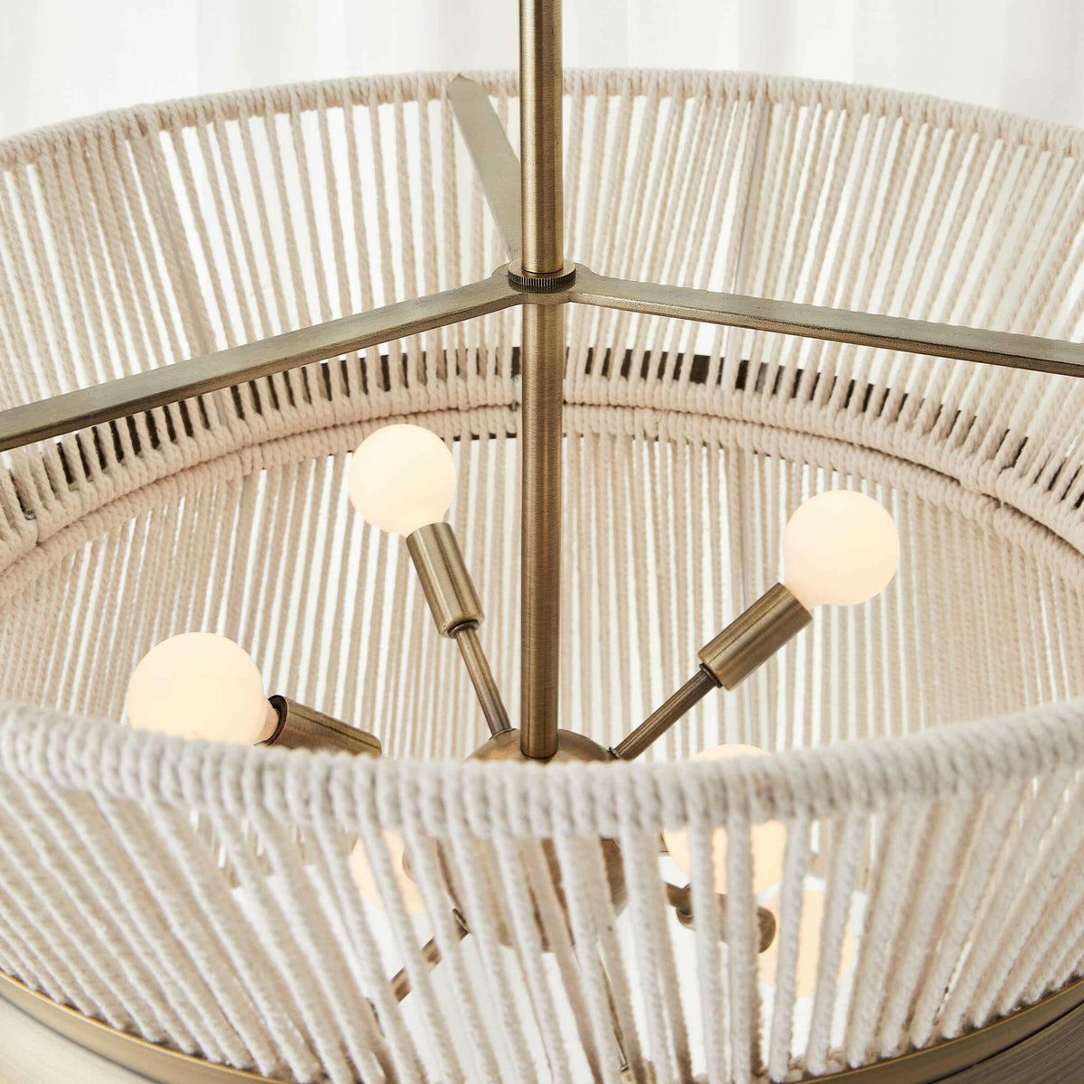 Highly Strung, 8 Lt Round Pendant - White.