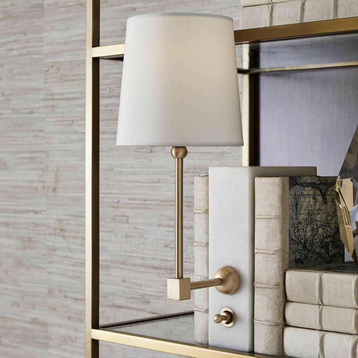 on a Shelf Mini Lamp - White Marble/brass.