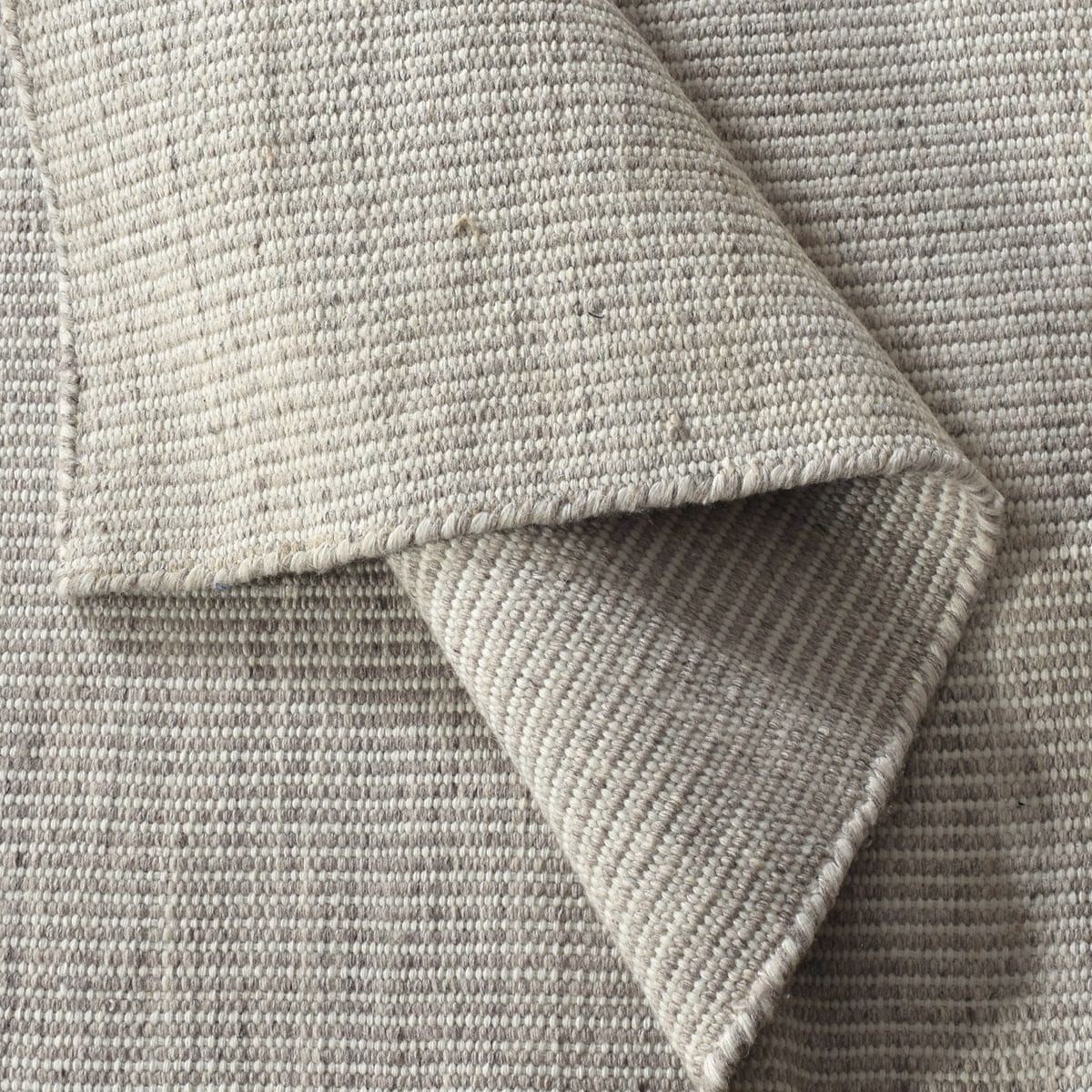 Uttermost Living Scranto Indoor-Outdoor Rug in Grey - 152 x 244 cm House of Isabella UK