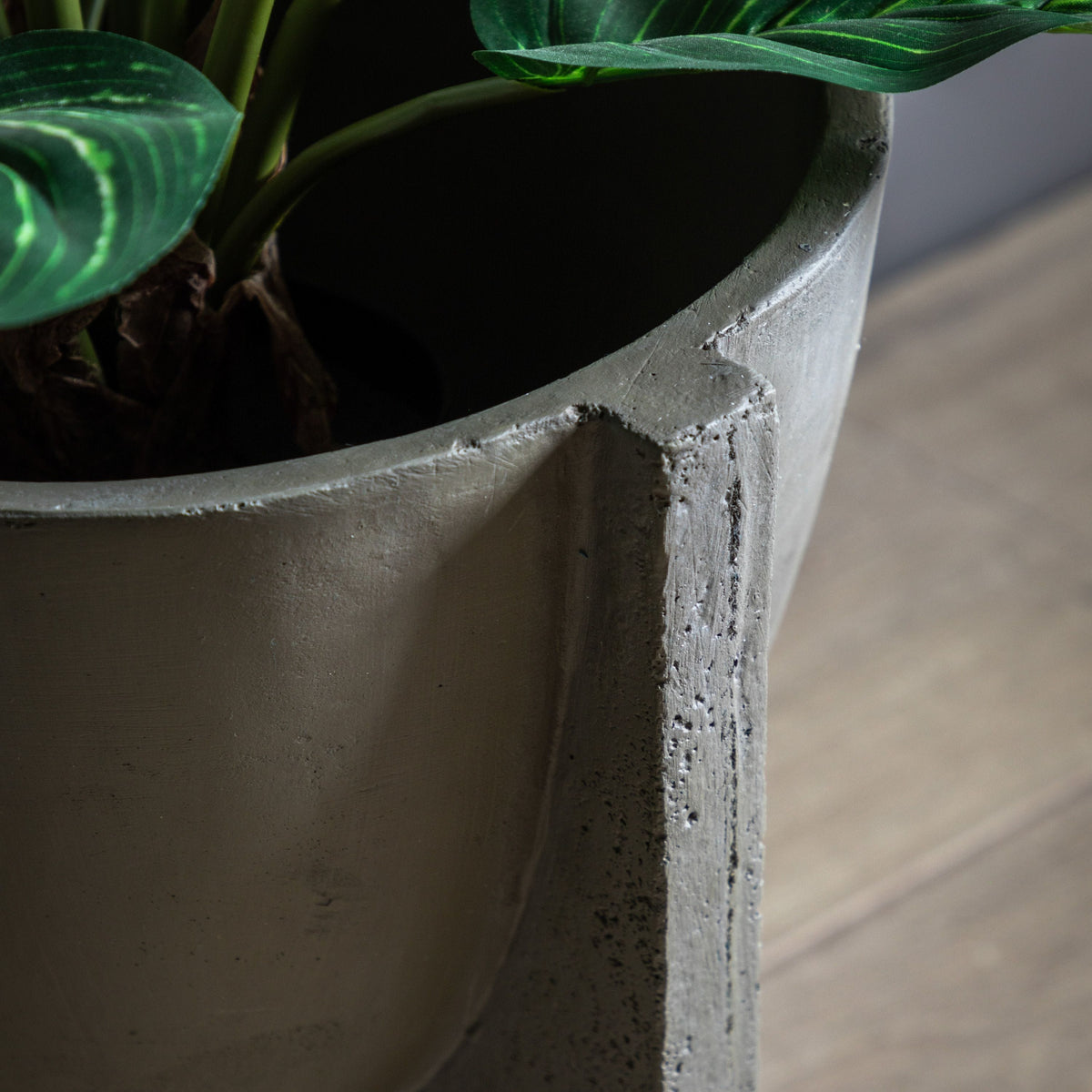 Dizzard Planter - Large.