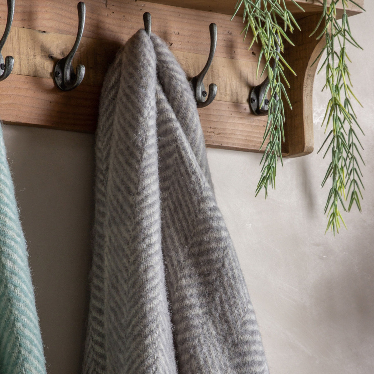 Hoccombe Throw Grey.