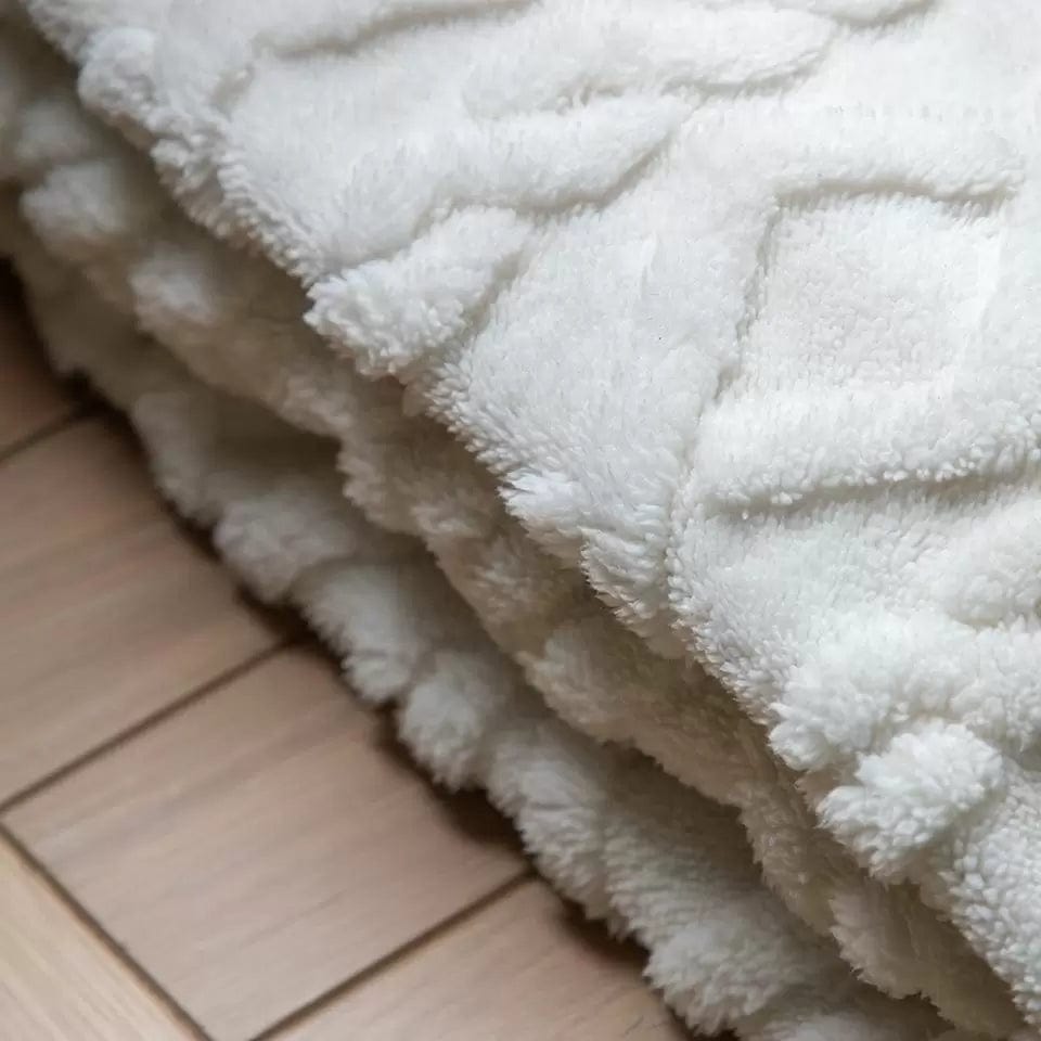 Textures Cable Knit Cream.