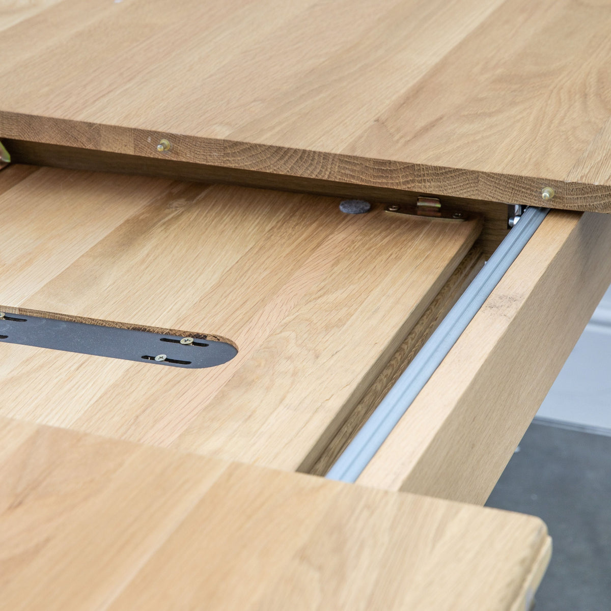 Holbeach Extending Dining Table.