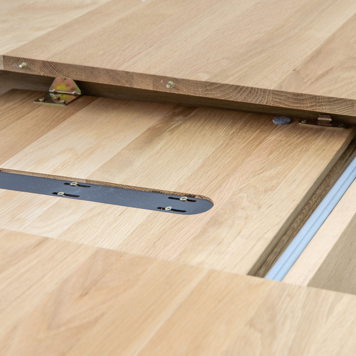 Holbeach Round Extending Table.