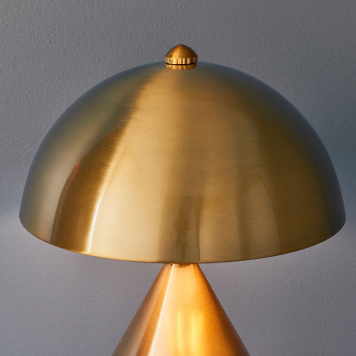 Eafields 1 Table Light Antique Brass.