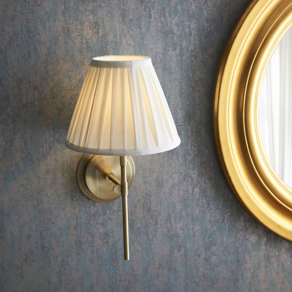 Flint Wall Light - Antique Brass | OUTLET.