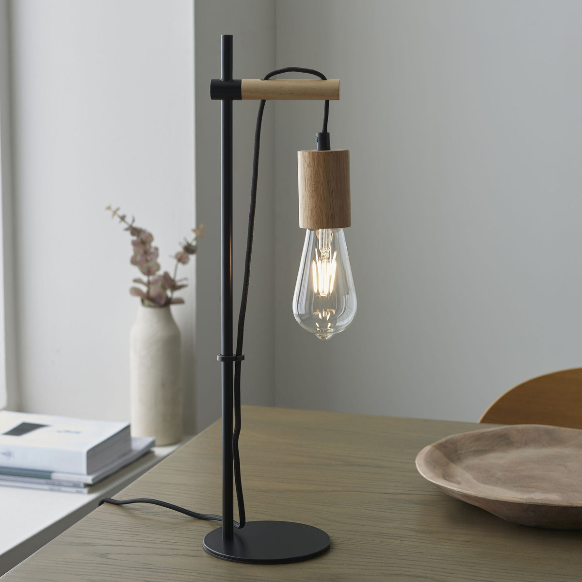 Hailey Table Lamp Black.