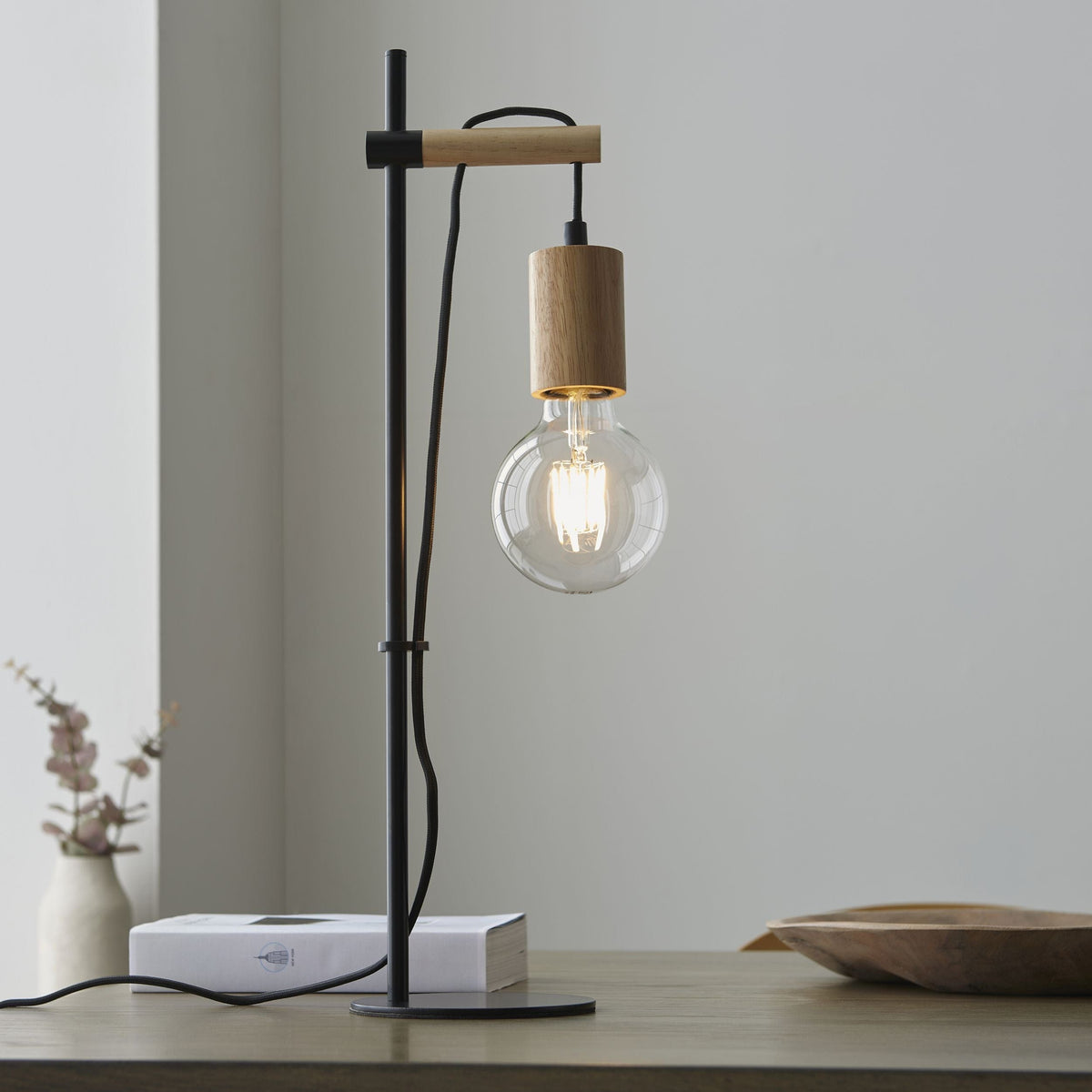 Hailey Table Lamp Black.