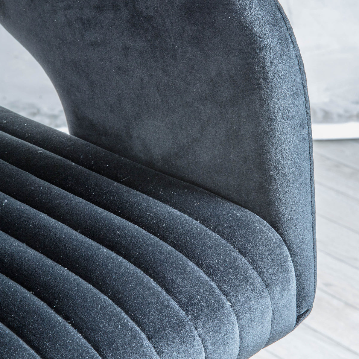 Dunball Swivel Chair Black Velvet.