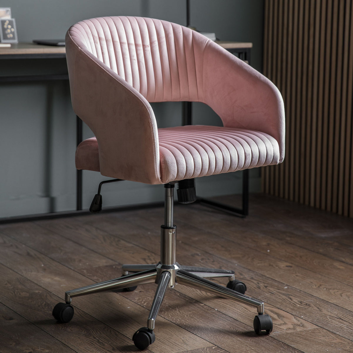 Dunball Swivel Chair Pink Velvet.