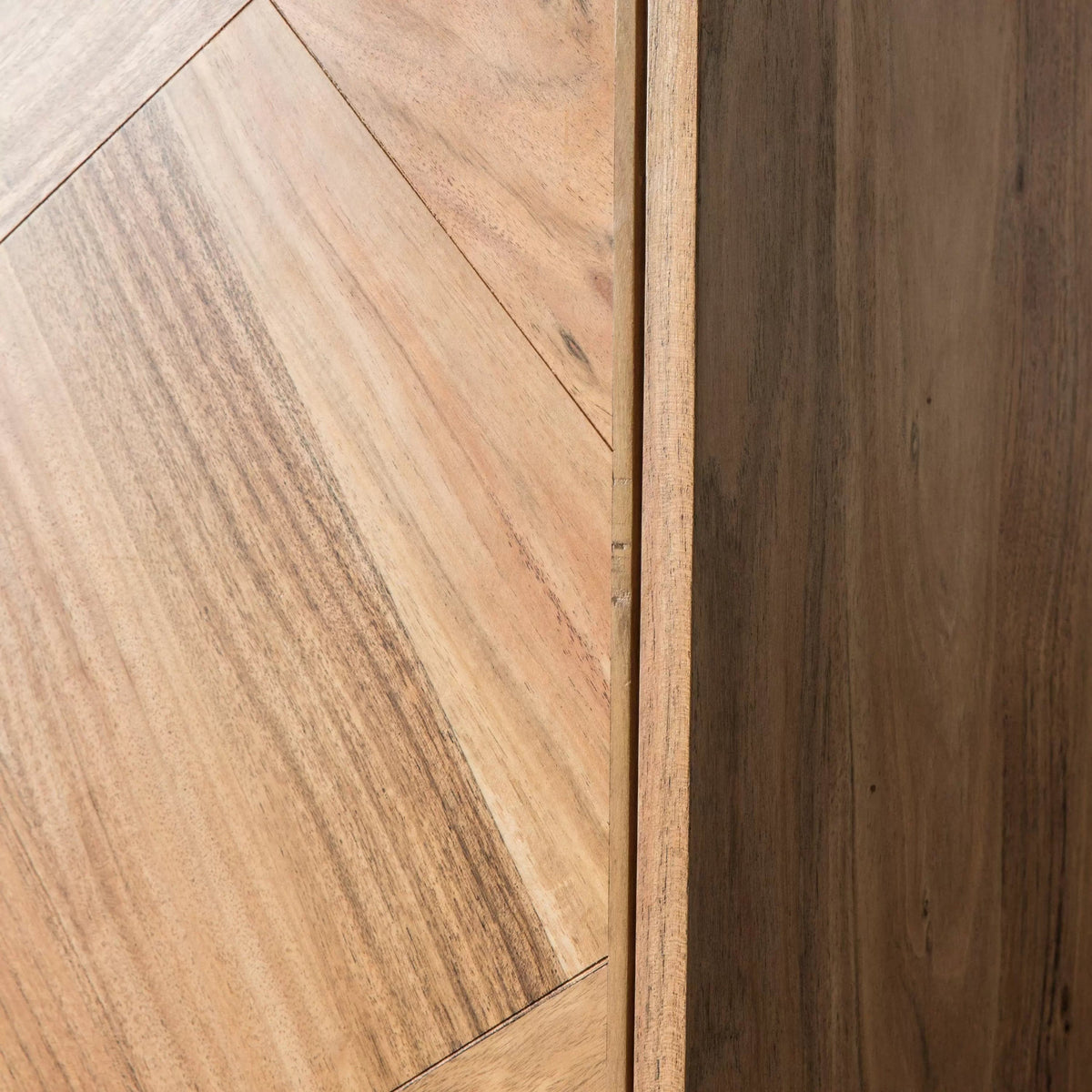 Ealooe 2 Door 3 Drawer Sideboard.