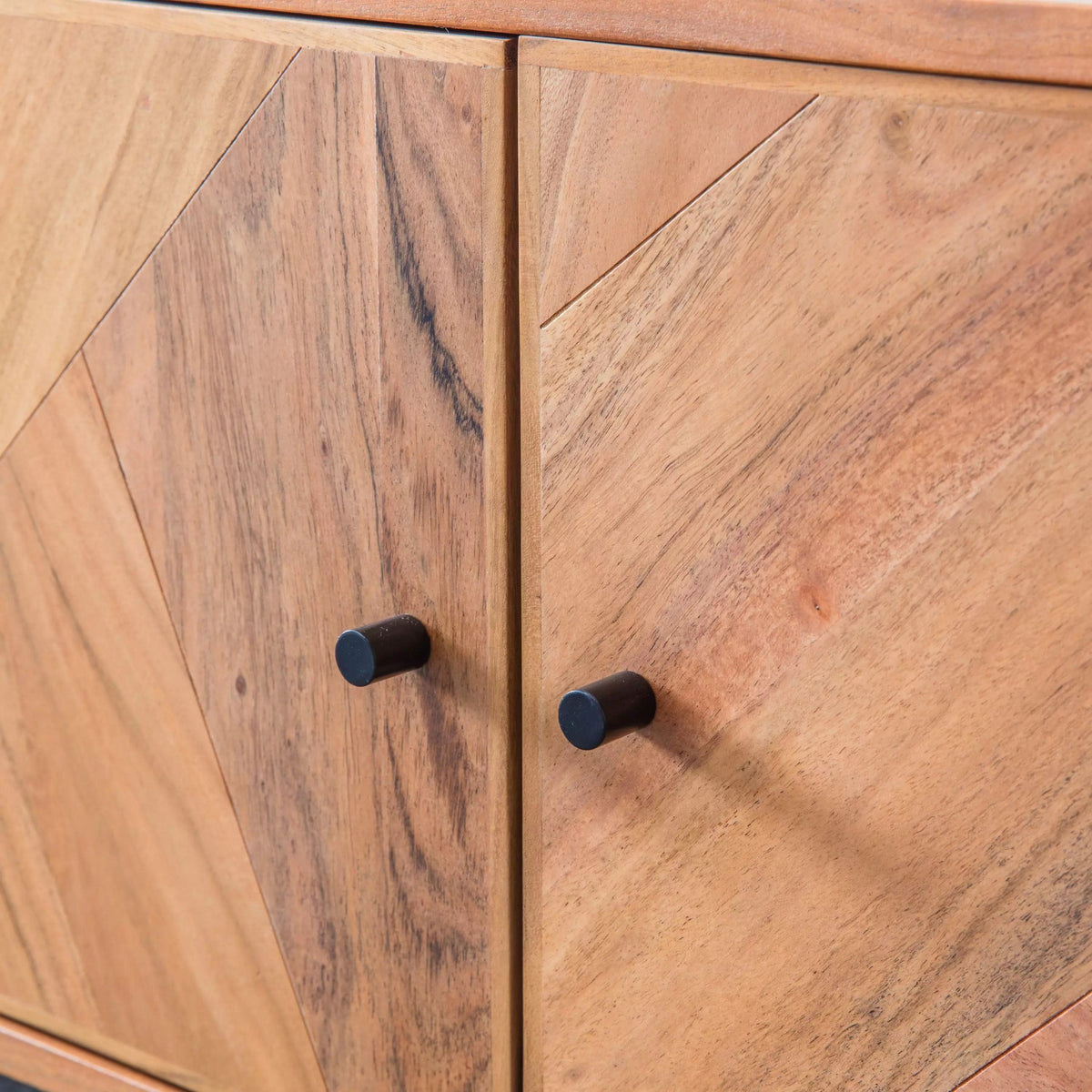 Ealooe 4 Door Media Unit.