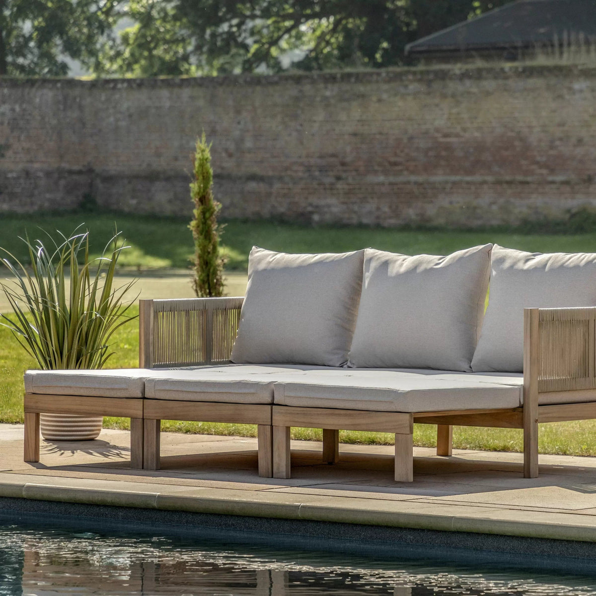 Paros Pull Out Sofa.