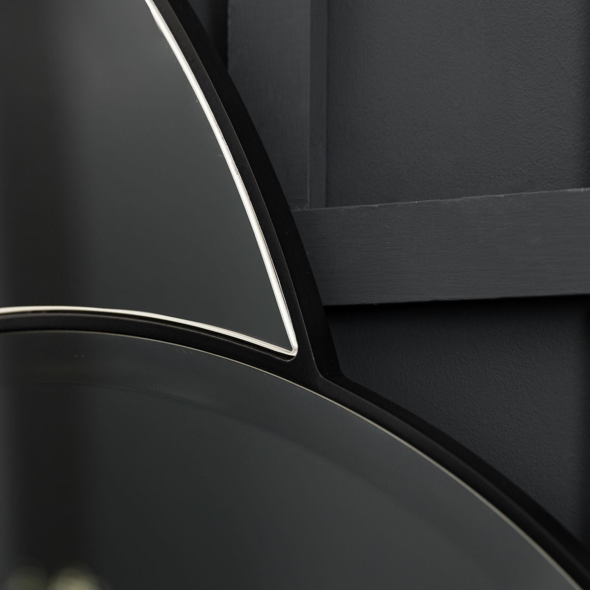 Eawater Mirror Black 1080x15x900mm.