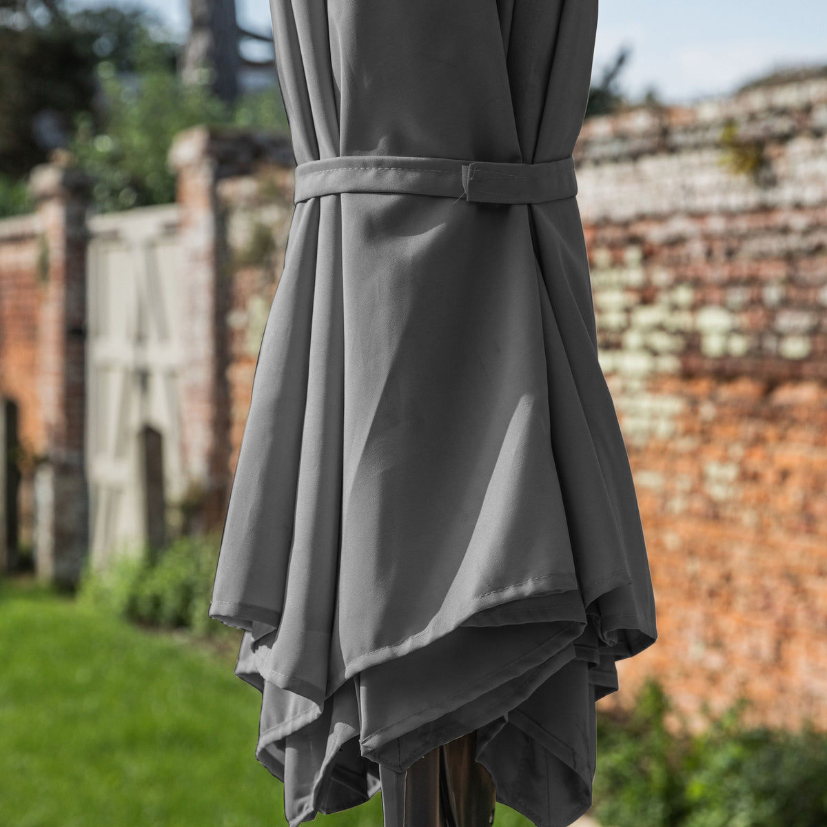 Heelands 3m Cantilever Parasol Grey.