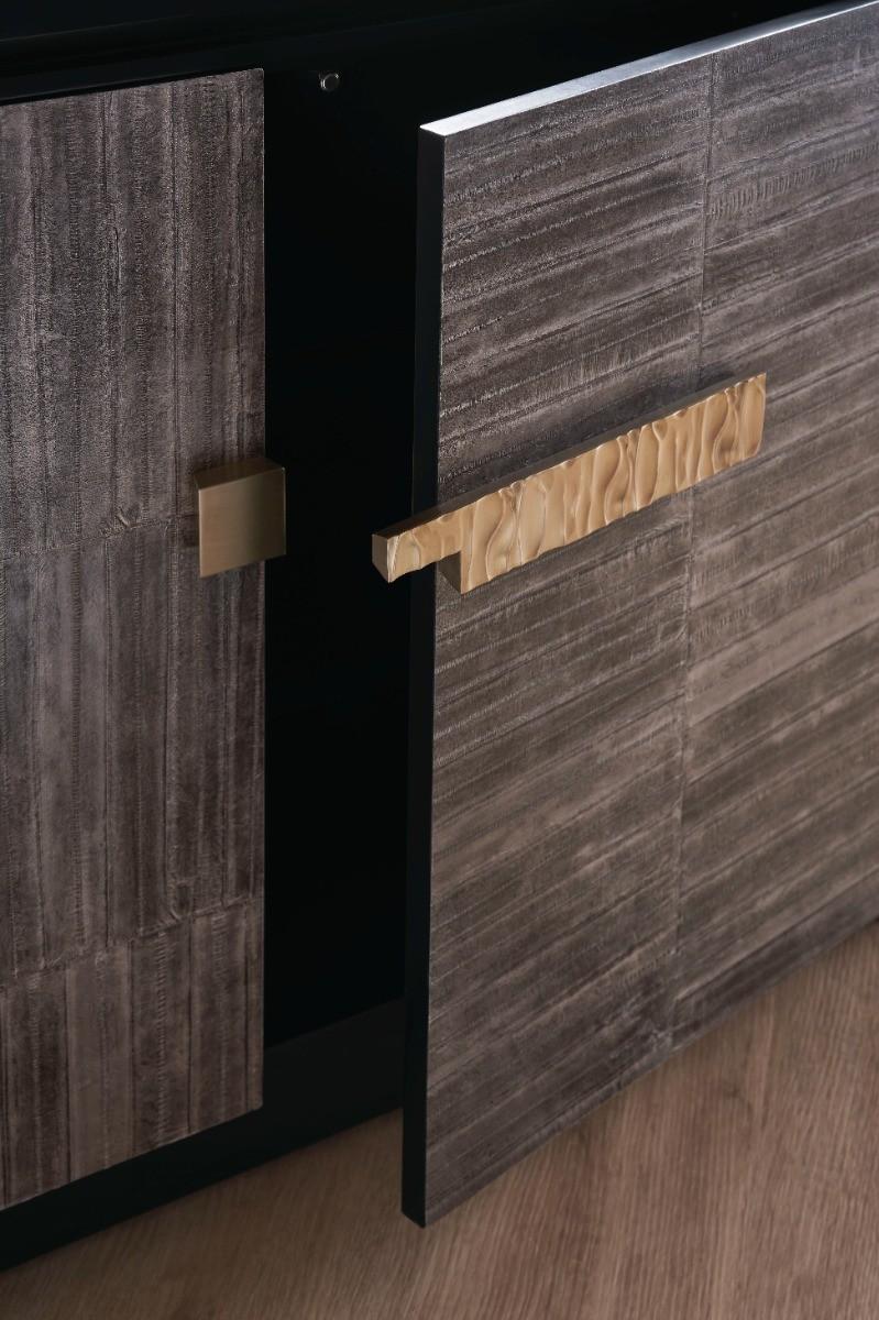 Caracole Nigiri Chest.