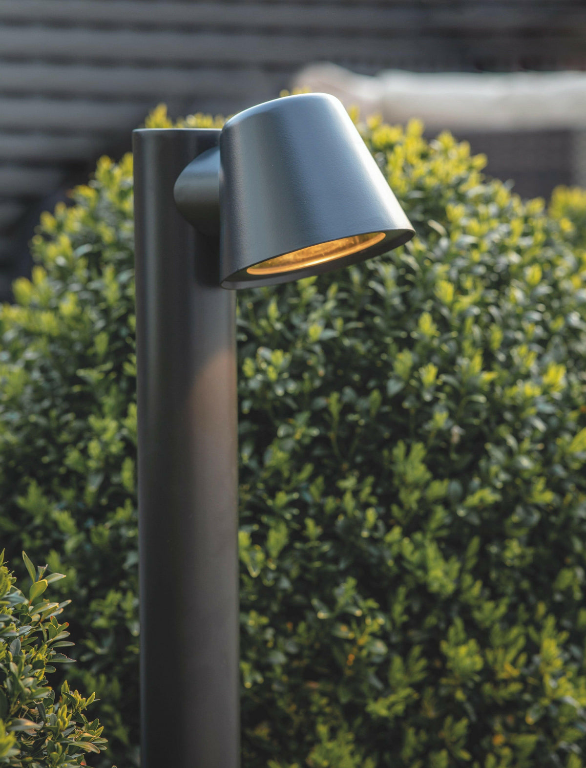 Regent Mast Path Light.